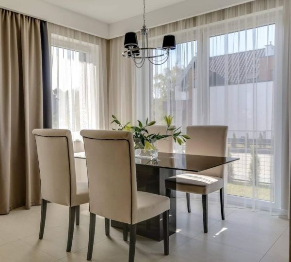 Gardinen und Vorhänge, Esszimmer in Beige