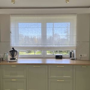 Raffrollo aus Leinen für die Küche