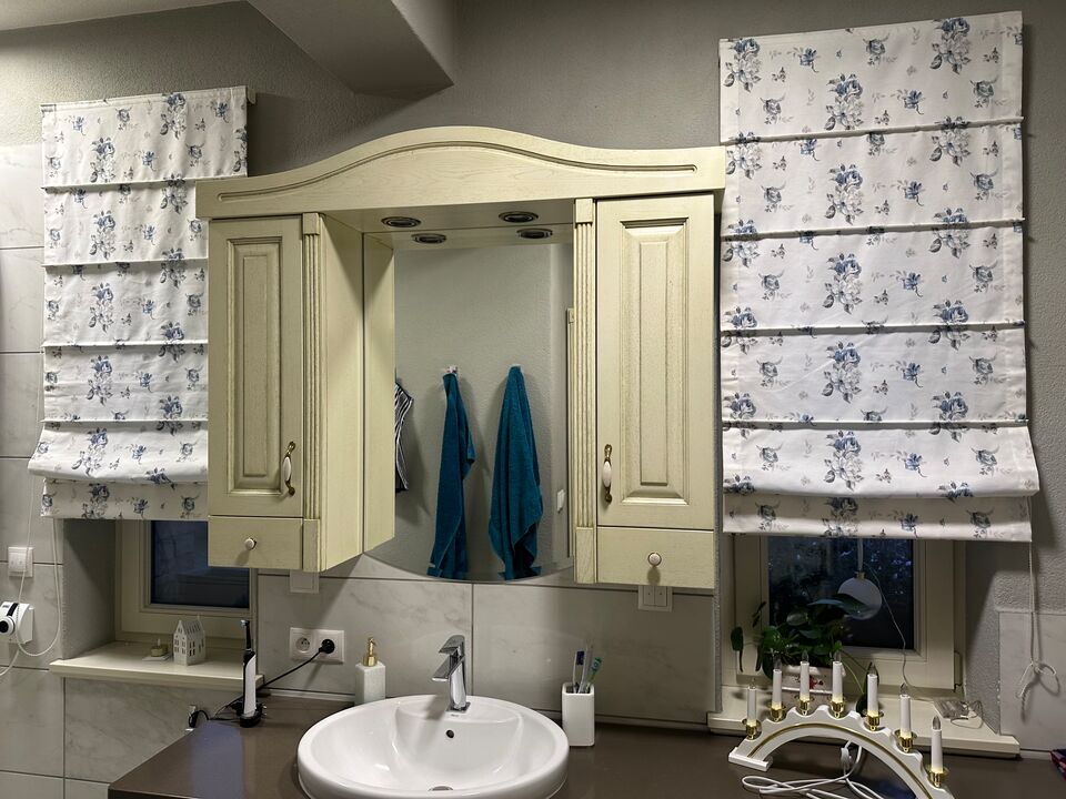 Inspiracja do łazienki "Roleta do łazienki - motyw kwiatowy" - iDESCU